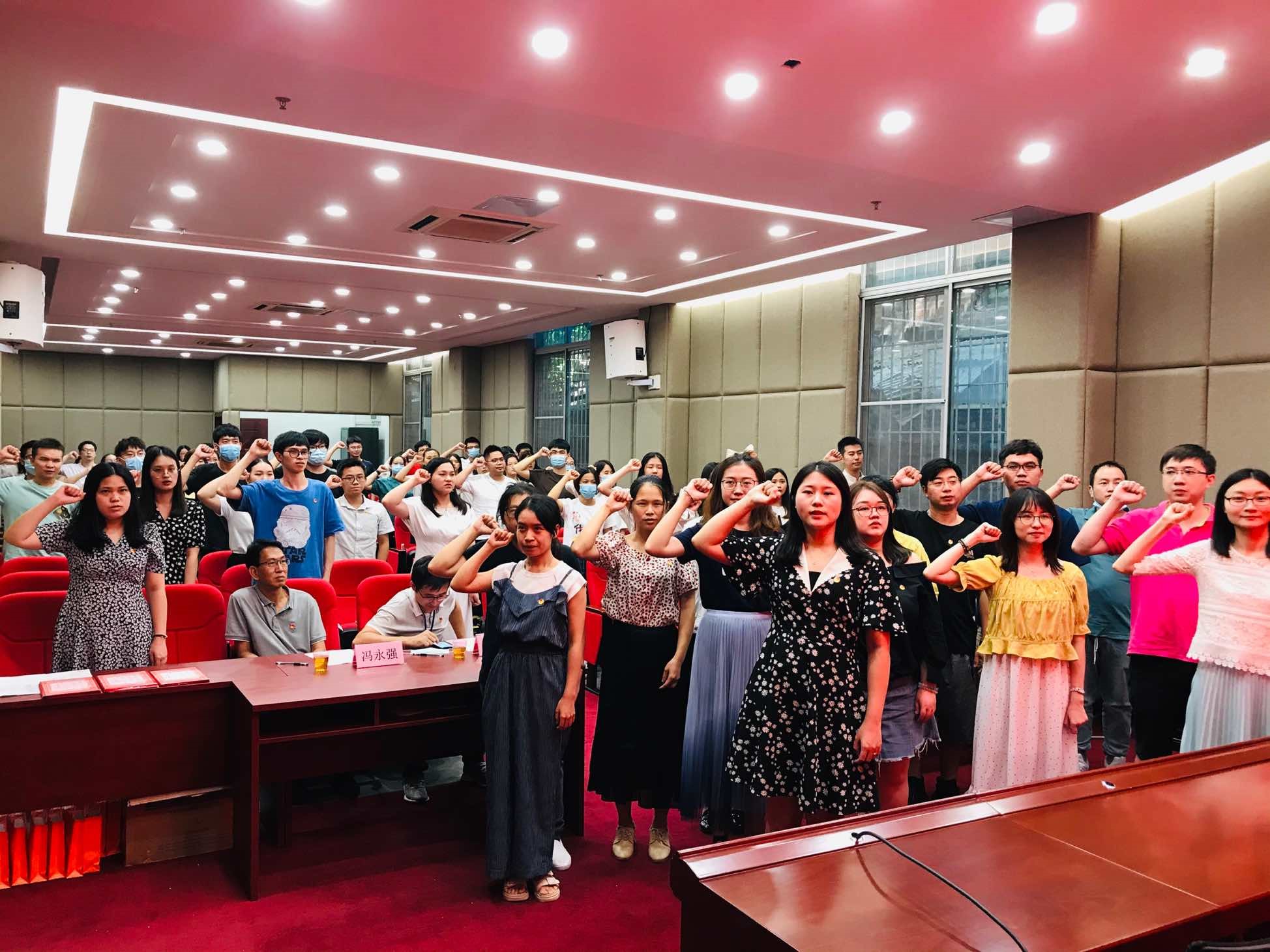 白云山海洋之神hy590公司团委进杏装沉温革命汗青·传承奋斗心灵”主题团日活动暨五四赞美及超龄团员离团典礼
