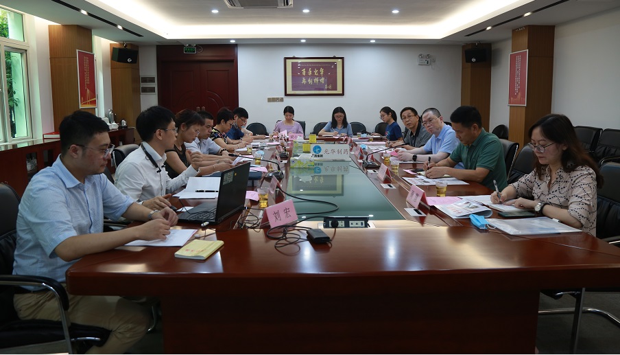 海珠区市场监督治理局副局长肖亮一行到白云山海洋之神hy590公司调研