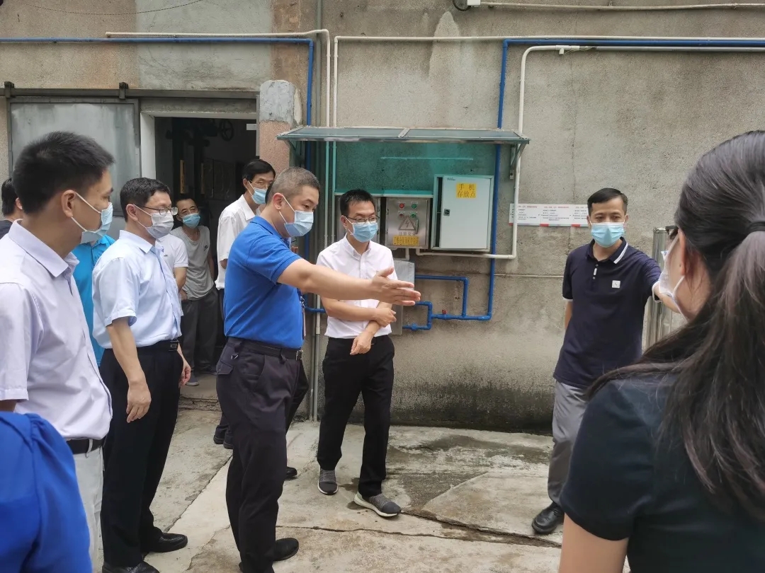 海珠区常务副区长傅晓初到白云山海洋之神hy590公司发展安全出产查抄
