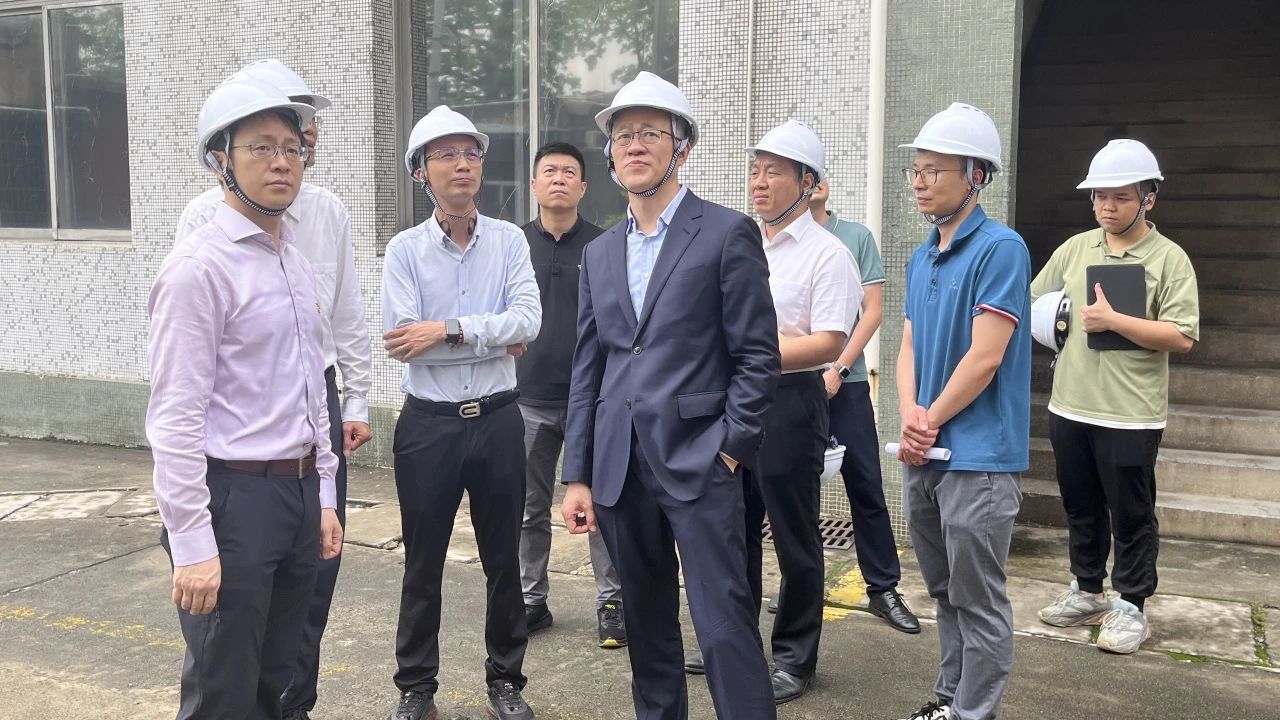 “五一”节前，广药集团党委副书记、副董事长、总经理杨军带队到白云山海洋之神hy590公司发展安全查抄工作