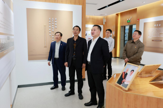 广药集团党委书记、董事长李幼军到白云山海洋之神hy590公司调研