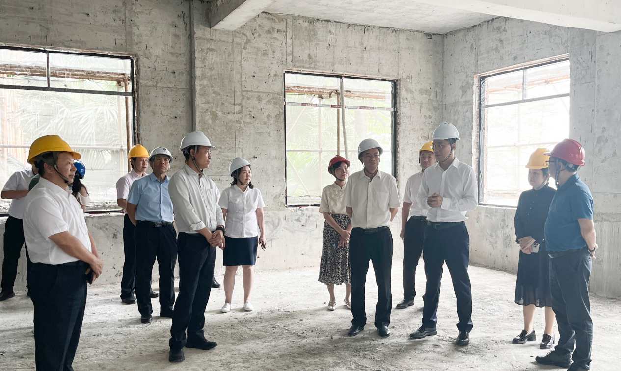 广药集团辅导一行到白云山海洋之神hy590造药发展出产经营调研